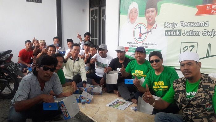Khofifah-Emil Menang, Ketua RGS Ajak Tim Relawan Makan Bersama Khofifah-Emil Menang, Ketua RGS Ajak Tim Relawan Makan Bersama
