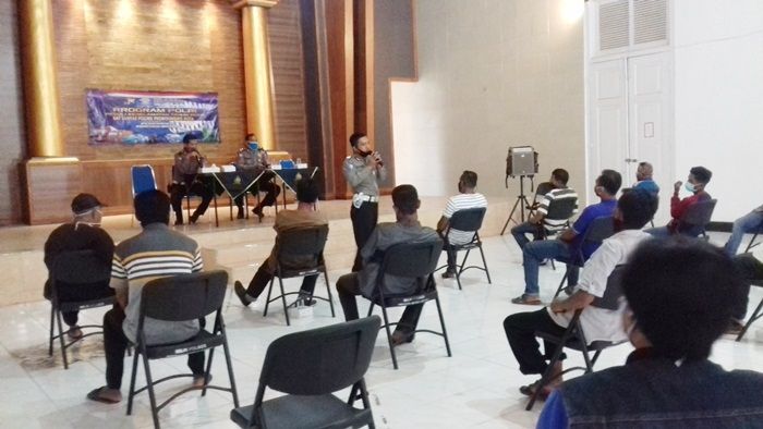 Dampak Covid-19, Ratusan Sopir dan Ojek di Kota Probolinggo Terima Bantuan Dampak Covid-19, Ratusan Sopir dan Ojek di Kota Probolinggo Terima Bantuan