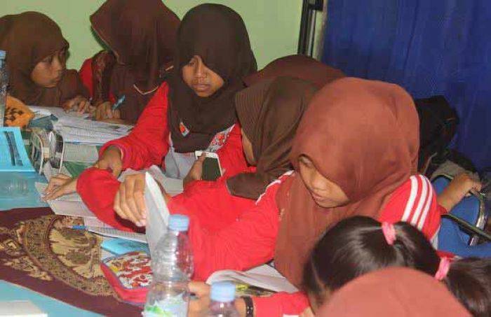 Kembangkan Majalah SMASS, 21 Siswa SMPN 1 Singgahan Tuban Ikuti Diklat Jurnalistik Kembangkan Majalah SMASS, 21 Siswa SMPN 1 Singgahan Tuban Ikuti Diklat Jurnalistik