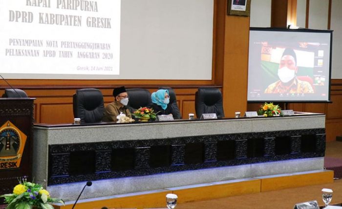 Gus Yani Sampaikan Raperda Pertanggungjawaban Pelaksanaan APBD 2020, Silpa Tembus Ratusan Miliar Gus Yani Sampaikan Raperda Pertanggungjawaban Pelaksanaan APBD 2020, Silpa Tembus Ratusan Miliar
