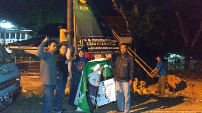 Masuki Masa Tenang, Bawaslu Pamekasan Tertibkan Ratusan APK Masuki Masa Tenang, Bawaslu Pamekasan Tertibkan Ratusan APK