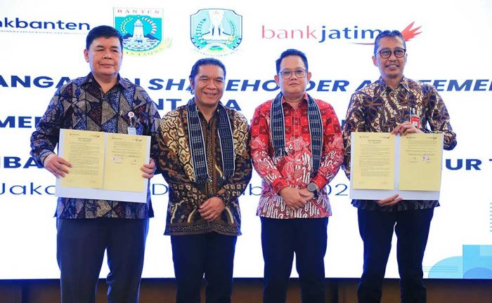 Pj. Gubernur Adhy Optimis SHA Bank Jatim - Bank Banten Jadi Peluang Tingkatkan Pembangunan Daerah Pj. Gubernur Adhy Optimis SHA Bank Jatim - Bank Banten Jadi Peluang Tingkatkan Pembangunan Daerah