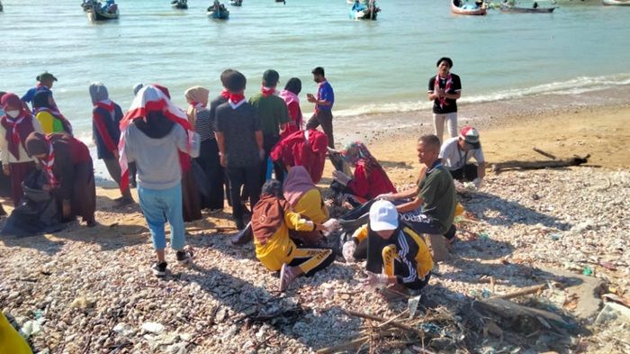 Ratusan Relawan Pamekasan Ikuti Gotong Royong Terbesar Sedunia di Peringatan Word Cleanup Day 2022