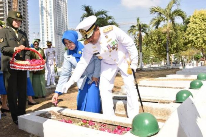 Pangkoarmada II Ziarah Nasional dalam Rangka HUT TNI 