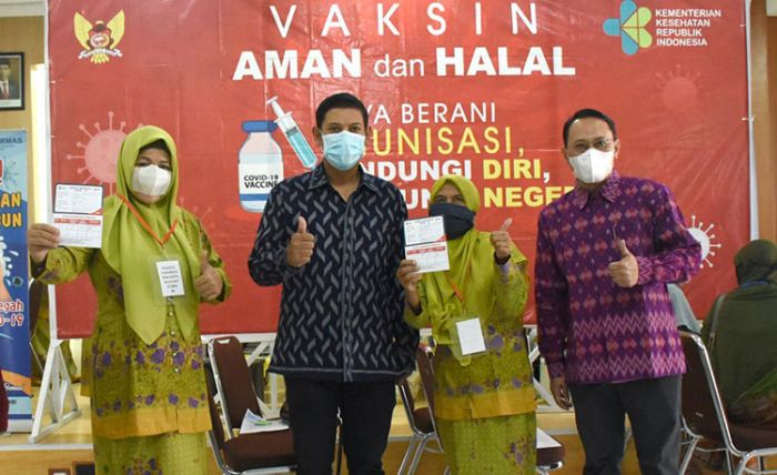 Tingkatkan Imun, Muslimat NU dan Aisyiyah Muhammadiyah Kota Kediri Jalani Vaksinasi Covid-19 Tingkatkan Imun, Muslimat NU dan Aisyiyah Muhammadiyah Kota Kediri Jalani Vaksinasi Covid-19