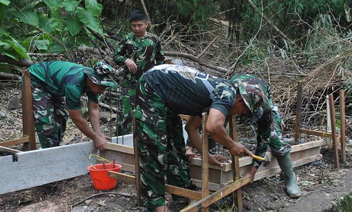 Satgas TMMD ke-115 Wujudkan Gapura yang Ikonik di Desa Kramat Gresik