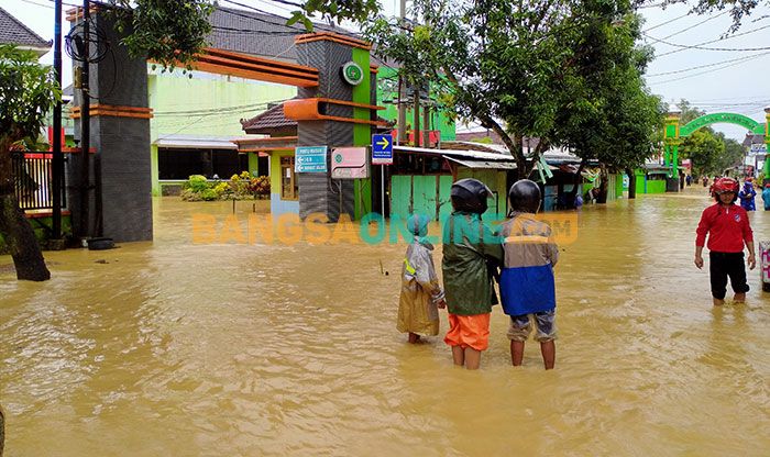 Trenggalek Dikepung Banjir, Warga Diimbau Segera Mengungsi Trenggalek Dikepung Banjir, Warga Diimbau Segera Mengungsi