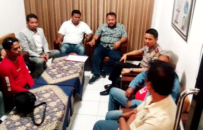 Gerakan #2019GantiPresiden di Banyuwangi Dapat Perlawanan dari Relawan Jokowi Gerakan #2019GantiPresiden di Banyuwangi Dapat Perlawanan dari Relawan Jokowi