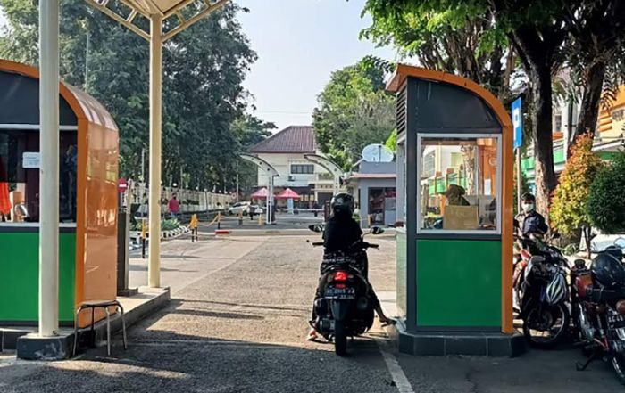 Pengeloaan Parkir di RSKK Dipersoalkan Warga Desa