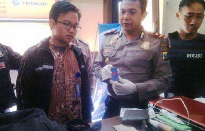 Embat Laptop, Wartawan Gadungan di Surabaya Ditangkap Embat Laptop, Wartawan Gadungan di Surabaya Ditangkap