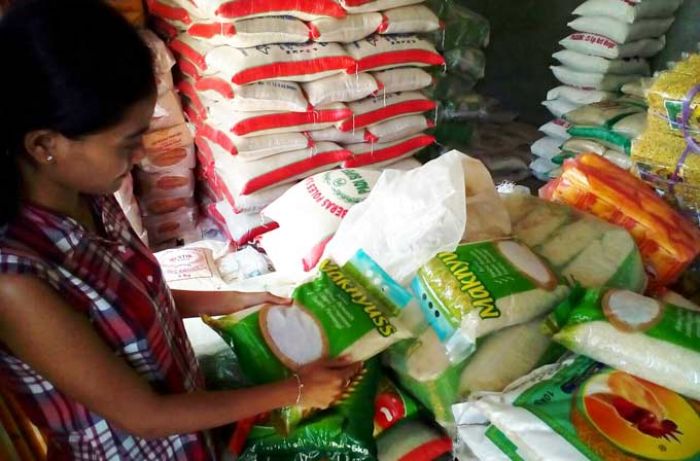 Pedagang Pasar di Pacitan Rugi Gara-gara Mengulak Beras Maknyus Pedagang Pasar di Pacitan Rugi Gara-gara Mengulak Beras Maknyus