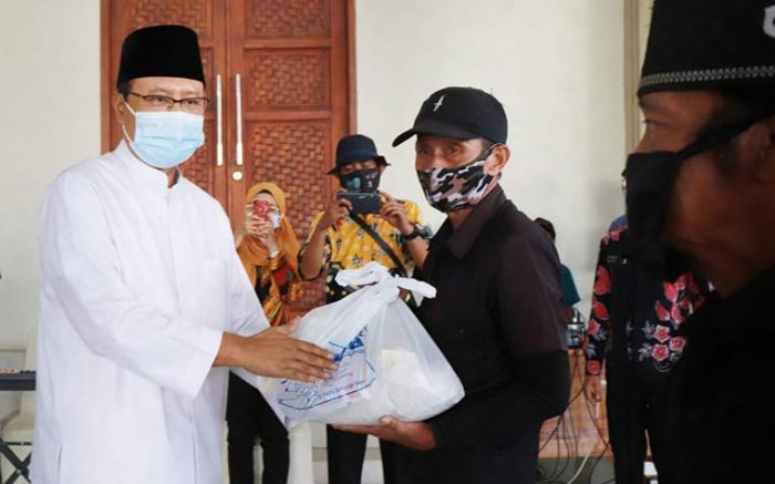 Bersama TP PKK Kota Pasuruan, Fatma Foundation Salurkan Ribuan Sembako Untuk Tenaga Harian Lepas Bersama TP PKK Kota Pasuruan, Fatma Foundation Salurkan Ribuan Sembako Untuk Tenaga Harian Lepas