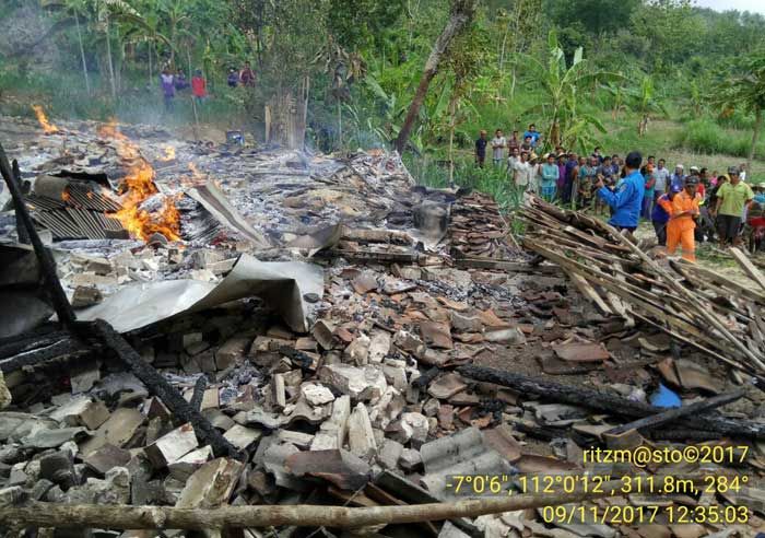 Lupa Matikan Kompor, Dua Rumah di Grabagan Ludes Terbakar Lupa Matikan Kompor, Dua Rumah di Grabagan Ludes Terbakar