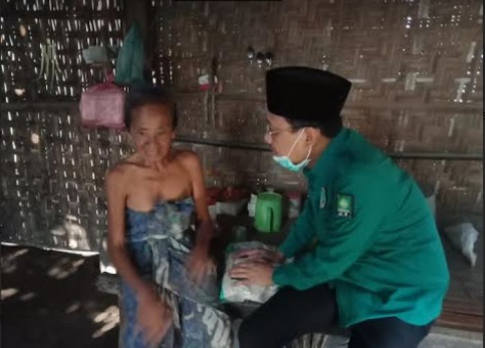 Sejak Ramadan, Ketua DPRD Pasuruan Rajin Blusukan Bagikan Masker dan Sembako
