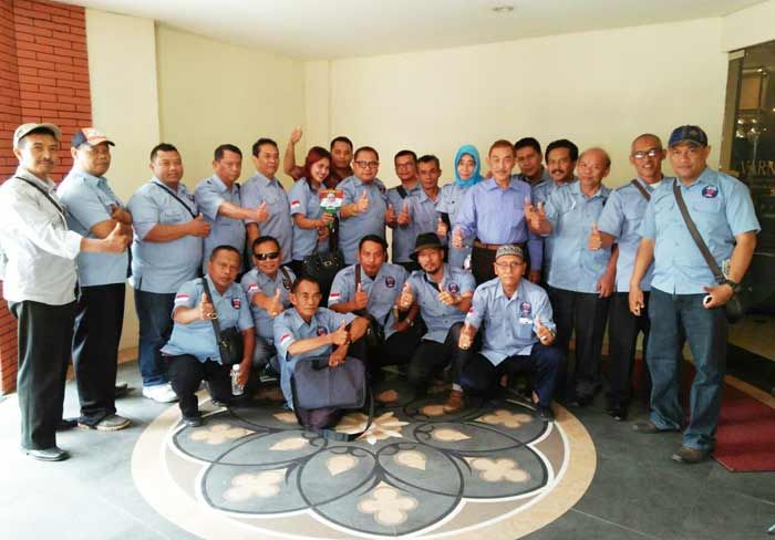 Ormas Sedulur Jawa Timur Sepakat Dukung Khofifah-Emil Ormas Sedulur Jawa Timur Sepakat Dukung Khofifah-Emil