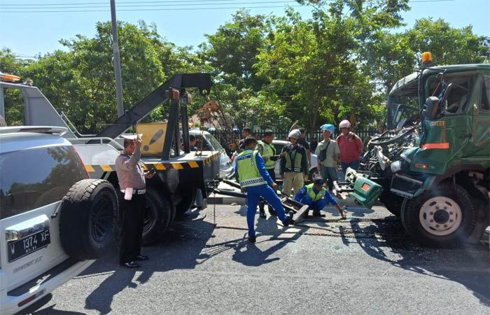 Kecelakaan di Jalan Raya Seruni Sidoarjo Libatkan 3 Truk