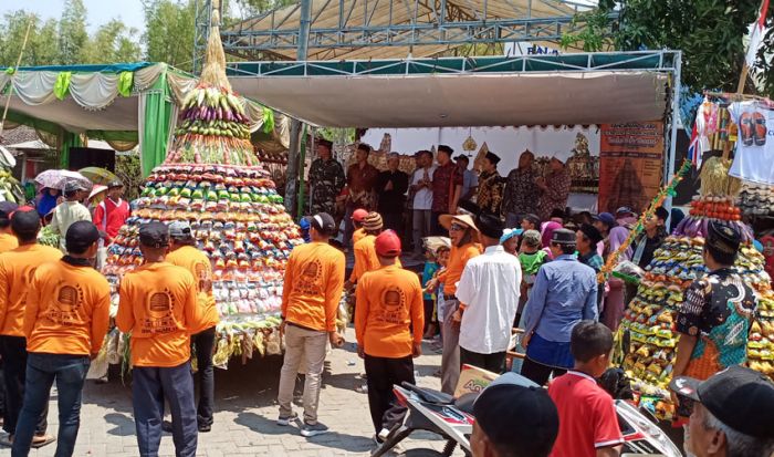 Warga Ngablak Benjeng Gelar Sedekah Bumi, Berdoa agar Terhindar Banjir Kali Lamong