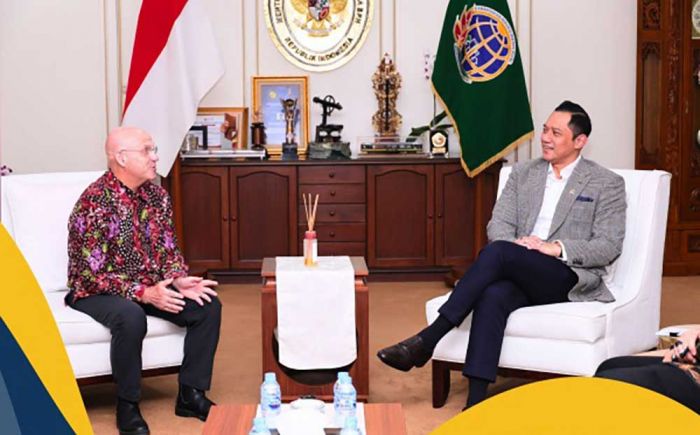 Menteri AHY dan Direktur USAID Gelar Pertemuan Bahas Bahas Kerja Sama Soal Pertanahan Menteri AHY dan Direktur USAID Gelar Pertemuan Bahas Bahas Kerja Sama Soal Pertanahan