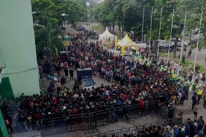 Ratusan Bonek Tertipu Calo Tiket Persebaya Vs Persija, Kok Bisa? Ratusan Bonek Tertipu Calo Tiket Persebaya Vs Persija, Kok Bisa?