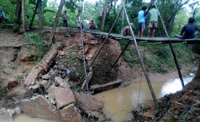 Dimakan Usia, Jembatan Penghubung di Desa Pragaan Daja Sumenep Ambruk