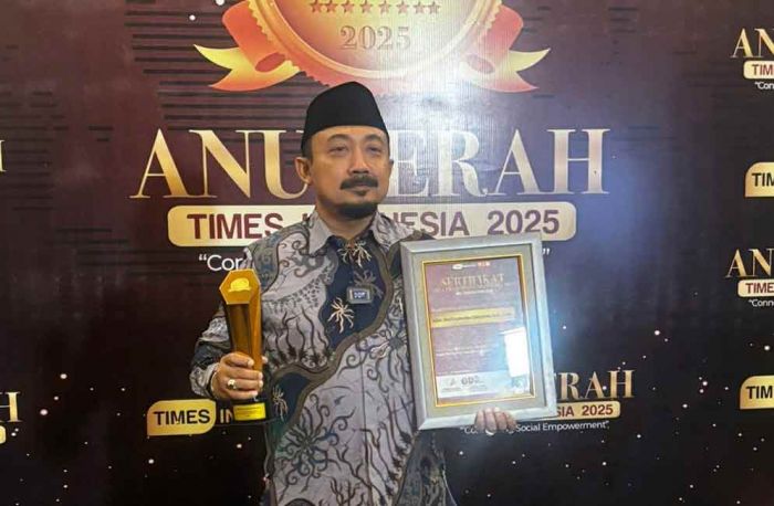 Konsisten Beri Dampingan Hukum Kelompok Rentan, Sam Tito Raih Penghargaan ATI 2025