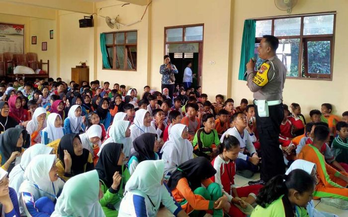 Operasi Patuh Semeru 2025, Satlantas Polres Ngawi Ajak Pelajar Tertib Berlalu Lintas