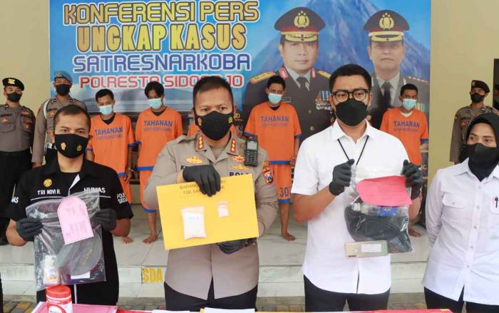 Ungkap Kasus Narkoba, Polisi di Sidoarjo Tangkap 3 Tersangka Ungkap Kasus Narkoba, Polisi di Sidoarjo Tangkap 3 Tersangka