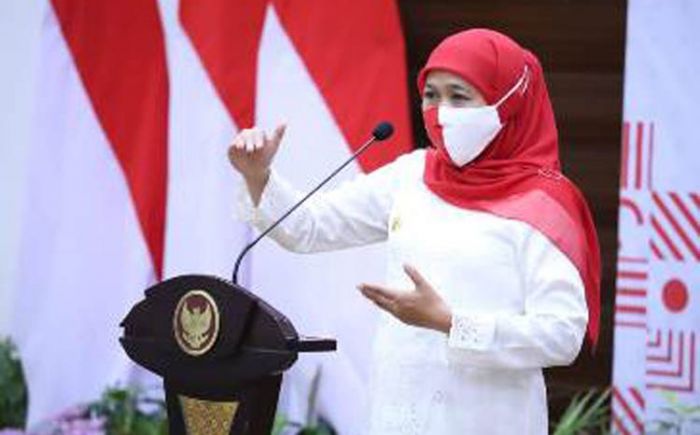 Senin, Khofifah Ajak Warga Hentikan Aktivitas 3 Menit Peringati Detik-Detik Proklamasi 17 Agustus Senin, Khofifah Ajak Warga Hentikan Aktivitas 3 Menit Peringati Detik-Detik Proklamasi 17 Agustus