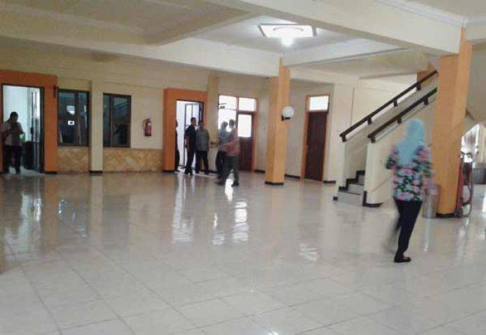 Duuh!!! Dua PNS di Lingkungan DPRD Bojonegoro Berantem Duuh!!! Dua PNS di Lingkungan DPRD Bojonegoro Berantem