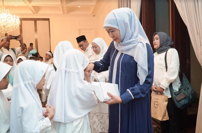 Wartawan Grahadi dan Khofifah Gelar Buka Puasa Bersama Anak Yatim Wartawan Grahadi dan Khofifah Gelar Buka Puasa Bersama Anak Yatim