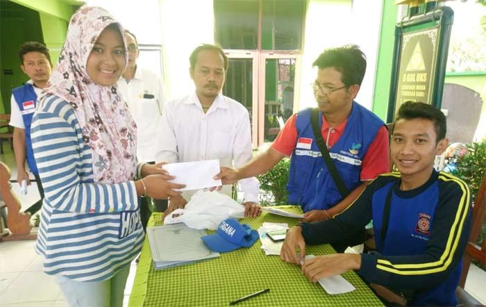 Pengungsi Eksodus Gempa Palu di Tuban Terima Bantuan dari Pemkab Pengungsi Eksodus Gempa Palu di Tuban Terima Bantuan dari Pemkab