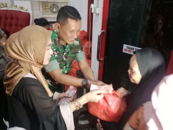 Samaview Hotel Bersama Dandim dan Mat Mochtar Bagikan Bantuan Yatim dan Dhuafa di Bulak Banteng Samaview Hotel Bersama Dandim dan Mat Mochtar Bagikan Bantuan Yatim dan Dhuafa di Bulak Banteng