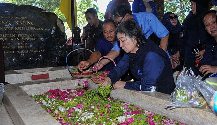 Kader NasDem Jatim Ziarah ke Makam Proklamator Kader NasDem Jatim Ziarah ke Makam Proklamator