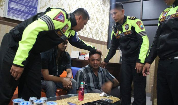 Tak Sengaja, PJR Jatim II Bekuk 2 Pria Pesta Sabu di Rest Area Waru