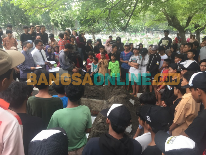 Ayah Korban Tawuran Gangster di Surabaya Minta Polisi Usut Pelaku yang Tewaskan Anaknya Ayah Korban Tawuran Gangster di Surabaya Minta Polisi Usut Pelaku yang Tewaskan Anaknya