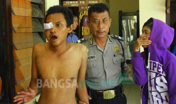 Pengantin Baru Tertangkap Kompak Maling Kotak Amal di Jemirahan Sidoarjo Pengantin Baru Tertangkap Kompak Maling Kotak Amal di Jemirahan Sidoarjo