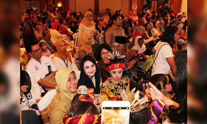 Arumi Ingatkan Pentingnya Dukungan Bagi Anak Down Syndrome Arumi Ingatkan Pentingnya Dukungan Bagi Anak Down Syndrome