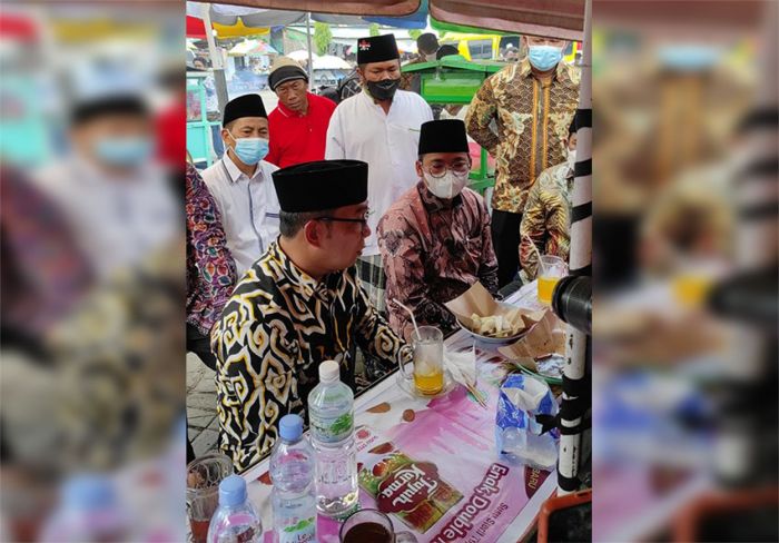 Kunjungi Madura, Ridwan Kamil Makan Sate di Parkiran Makam Syaikhona Kholil Bangkalan