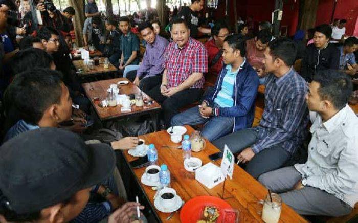 Whisnu Didaulat jadi ‘Bapak-e Arek Suroboyo’ Whisnu Didaulat jadi ‘Bapak-e Arek Suroboyo’