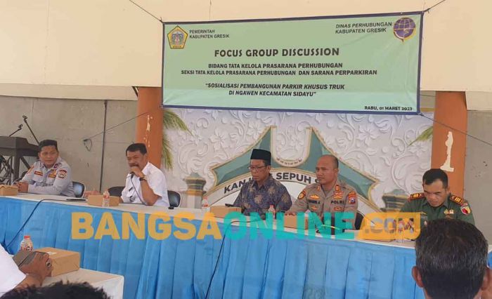 Warga Ngawen Gresik Keluhkan Proyek Pembangunan Parkir Khusus untuk Truk Warga Ngawen Gresik Keluhkan Proyek Pembangunan Parkir Khusus untuk Truk