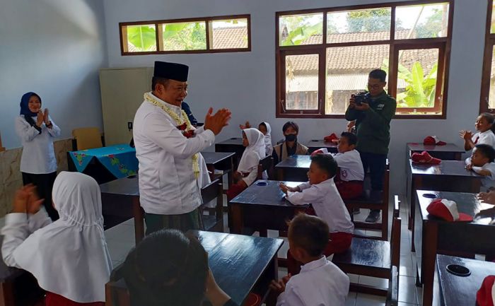 Resmikan Gedung Baru SDN Jamintoro 03, Bupati Jember Minta Maaf Baru Bisa Lakukan Perbaikan