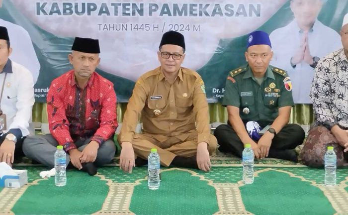 Pj Bupati Pamekasan Berangkatkan 1.300 Jemaah Haji: Ikuti Instruksi Pembimbing Haji Pj Bupati Pamekasan Berangkatkan 1.300 Jemaah Haji: Ikuti Instruksi Pembimbing Haji