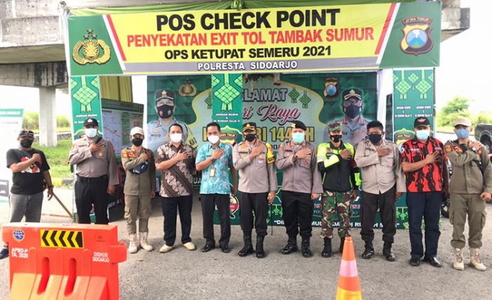 Kapolresta Sidoarjo Cek Kesiapan Pos Penyekatan Exit Tol Tambak Sumur Waru Kapolresta Sidoarjo Cek Kesiapan Pos Penyekatan Exit Tol Tambak Sumur Waru