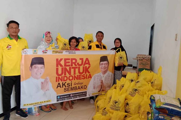 Ringankan Beban Masyarakat, Adies Kadir Bagikan 12 Ribu Paket Sembako di Surabaya dan Sidoarjo Ringankan Beban Masyarakat, Adies Kadir Bagikan 12 Ribu Paket Sembako di Surabaya dan Sidoarjo