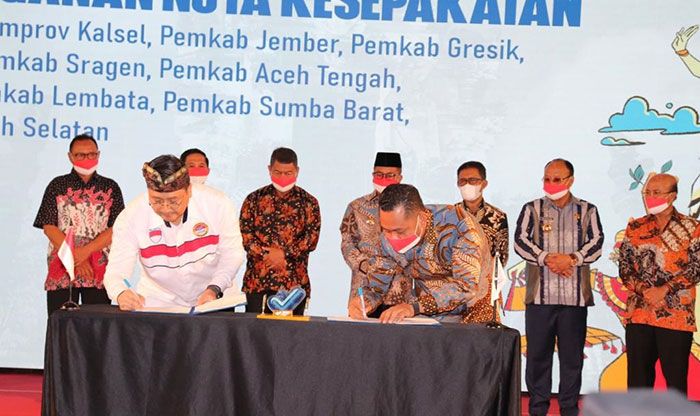 Bupati Gresik Teken Nota Kesepakatan dengan BP2MI Bupati Gresik Teken Nota Kesepakatan dengan BP2MI