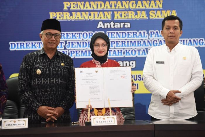 Dorong Optimalisasi Pajak Daerah dan Pusat, Wali Kota Kediri Teken PKS OP4D Dorong Optimalisasi Pajak Daerah dan Pusat, Wali Kota Kediri Teken PKS OP4D