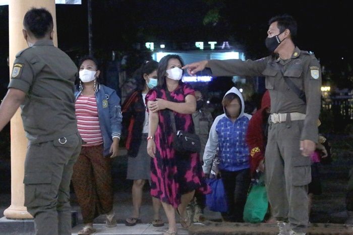 Malam Ramadan, Belasan PSK dan 6 Peminum Miras Terjaring Operasi Pekat Satpol PP Malam Ramadan, Belasan PSK dan 6 Peminum Miras Terjaring Operasi Pekat Satpol PP