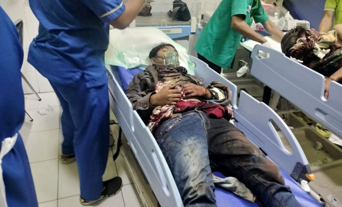Carok Massal di Sampang dengan Latar Belakang Asmara, 7 Orang Alami Luka Berat Carok Massal di Sampang dengan Latar Belakang Asmara, 7 Orang Alami Luka Berat