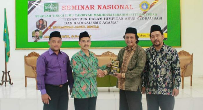 Stitma Tuban Gelar Seminar Terkait Peran Pesantren Stitma Tuban Gelar Seminar Terkait Peran Pesantren