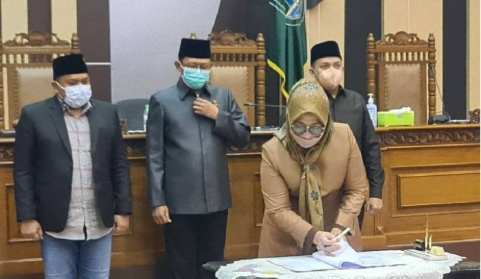 Koalisi Peci Bubar, PKB dan Golkar Kuasai Pimpinan AKD DPRD Pasuruan Koalisi Peci Bubar, PKB dan Golkar Kuasai Pimpinan AKD DPRD Pasuruan